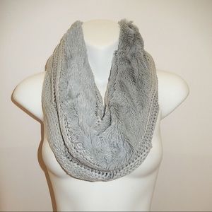 Chunky Solid Cable Knitted & Faux Fur Scarf Gray